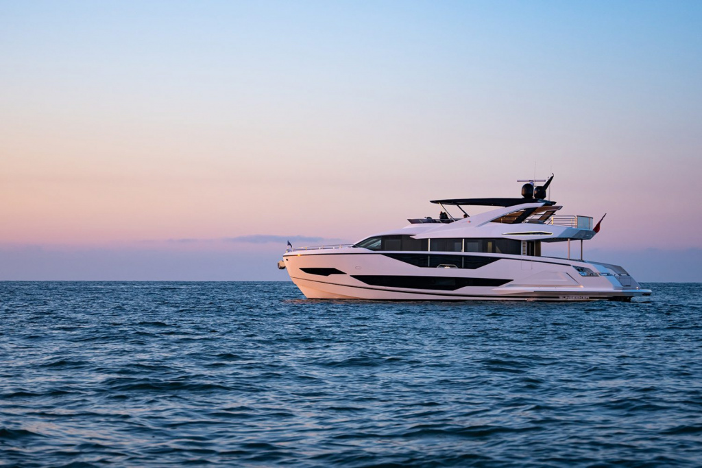 Sunseeker 90 Ocean.jpg