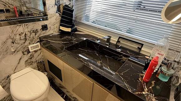 Яхта Galeon 700 Sky