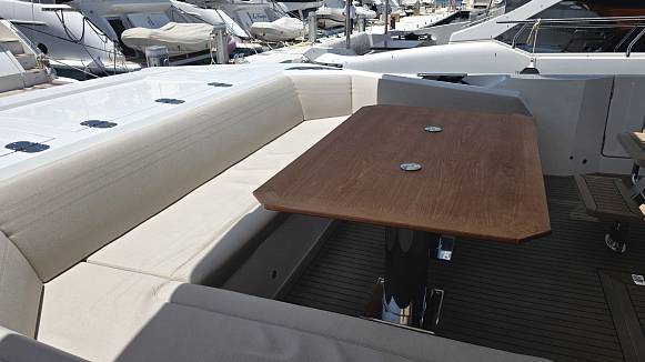 Яхта GALEON 700 SKY
