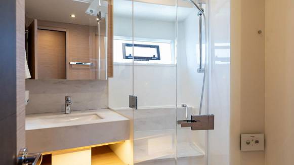 Яхта GRAND TRAWLER 62