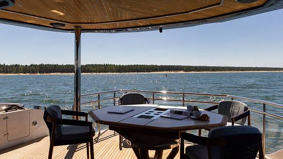 Яхта GALEON 620 FLY