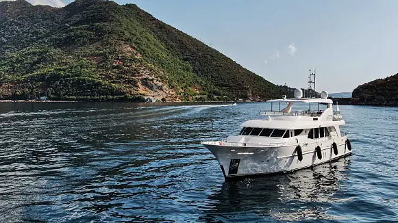 LARGO yacht