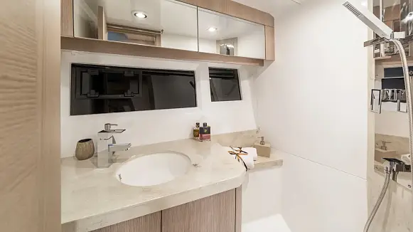 Яхта GALEON 360 FLY