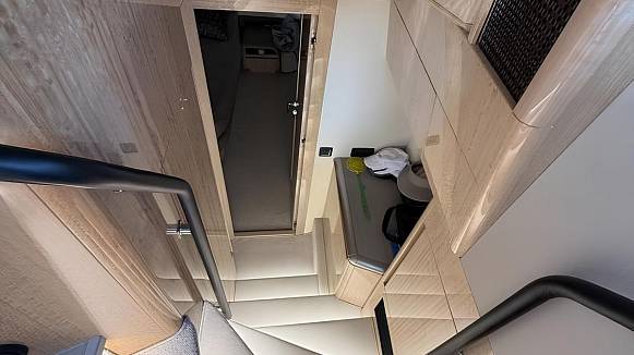 Яхта Galeon 700 Sky