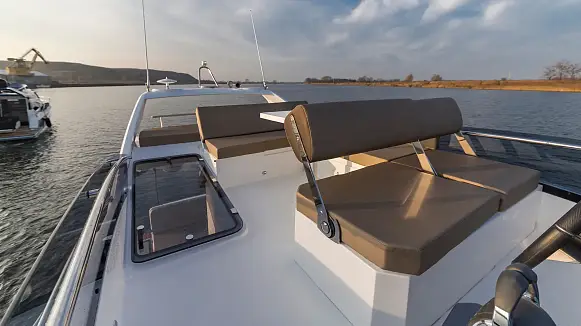 Яхта GALEON 360 FLY