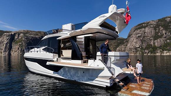 Яхта GALEON 460 FLY