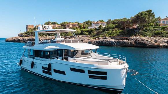 Яхта GRAND TRAWLER 62