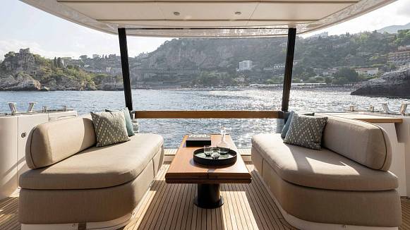 Яхта AZIMUT MAGELLANO 60