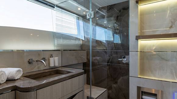 Яхта GALEON 620 FLY