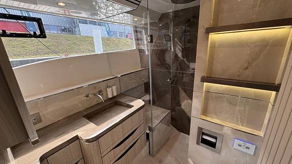 Яхта GALEON 620 FLY