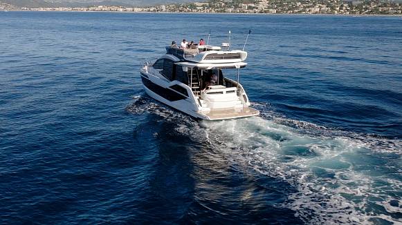 Яхта GALEON 480 FLY