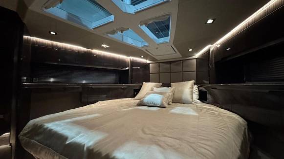 Яхта GALEON 460 FLY