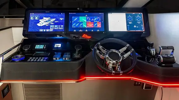 Яхта GALEON 800 FLY