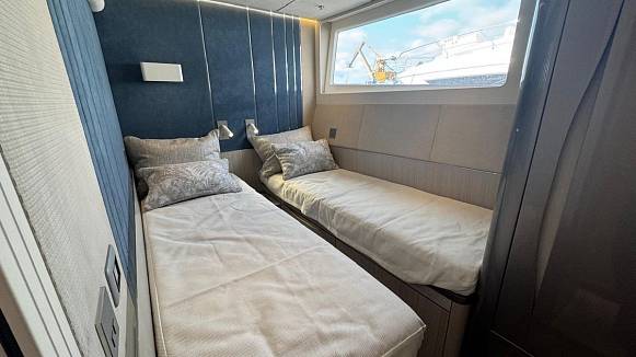 Яхта GALEON 620 FLY