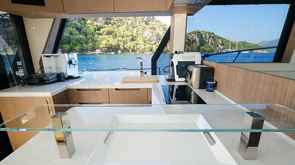 Яхта GALEON 500 FLY