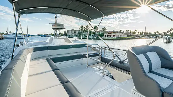 Яхта GALEON 400 FLY