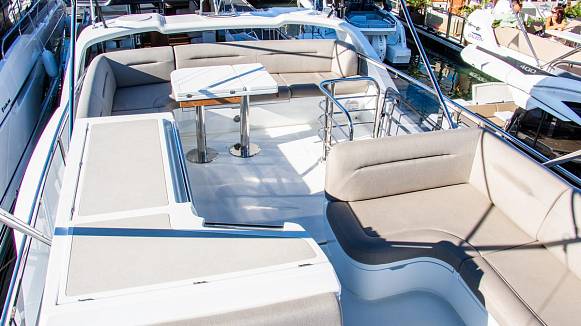 Яхта GALEON 480 FLY