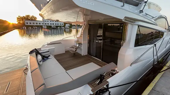 Яхта GALEON 550 FLY