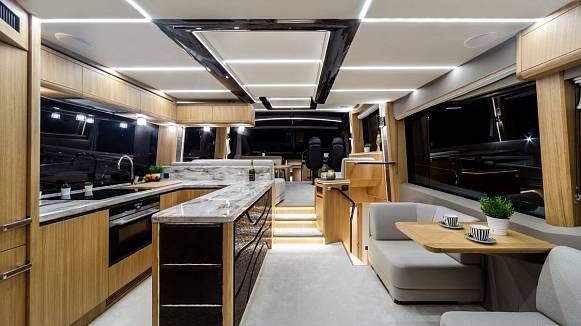 Яхта Galeon 680 FLY