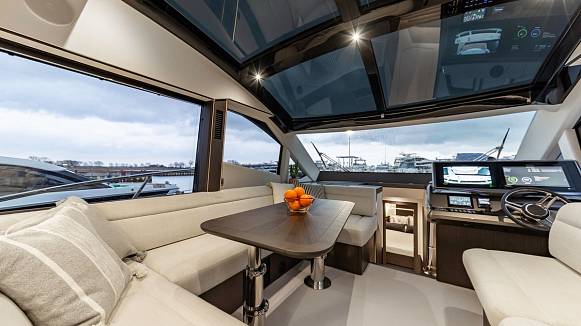 Яхта GALEON 510 SKY
