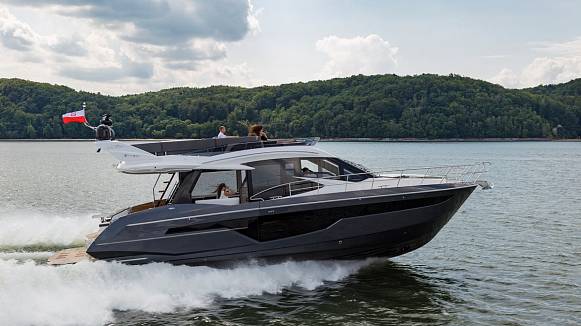 Яхта GALEON 500 FLY