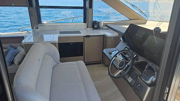 Яхта GALEON 440 FLY