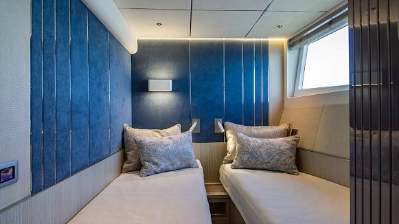 Яхта GALEON 620 FLY