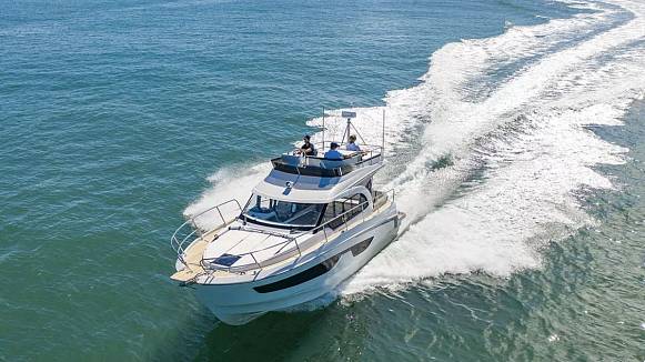 Яхта ANTARES 11 FLY