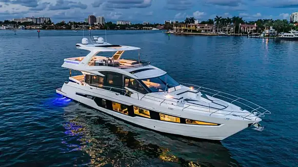 Яхта GALEON 680 FLY
