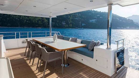 Яхта Nomad 95 SUV