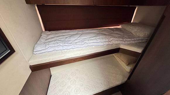 Яхта GALEON 500 FLY