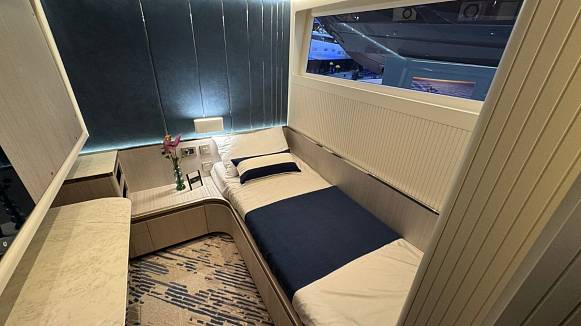 Яхта GALEON 640 FLY