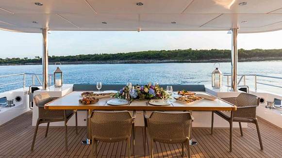 Яхта Nomad 95 SUV