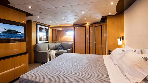 CAN'T REMEMBER yacht