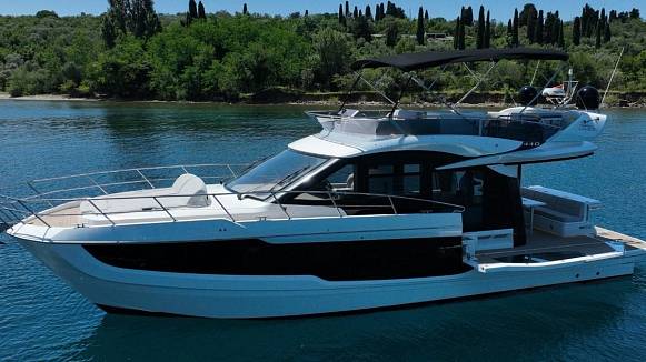 Яхта GALEON 440 FLY
