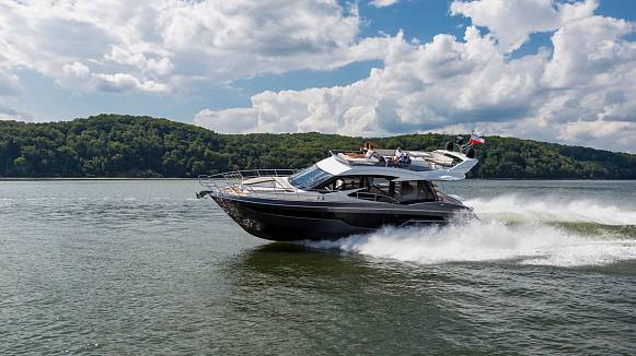 Яхта GALEON 500 FLY