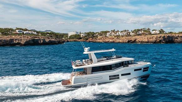 Яхта GRAND TRAWLER 62