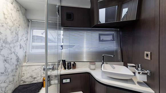 Яхта GALEON 510 SKY