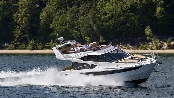 Яхта GALEON 420 FLY
