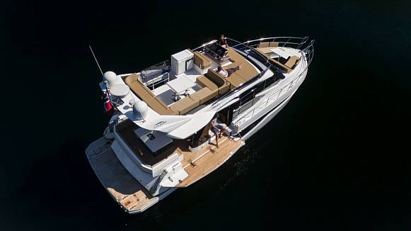 Яхта GALEON 460 FLY