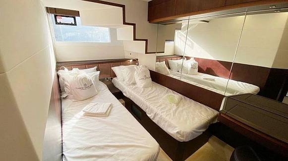 Яхта Galeon 650 Sky