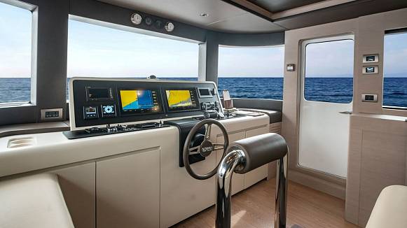 Яхта NOMAD 75 SUV