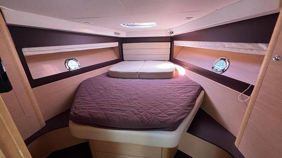 Яхта Beneteau 37 Monte Carlo