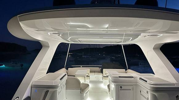 Яхта GALEON 560 FLY