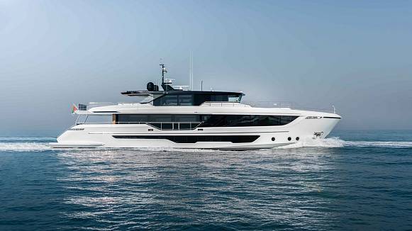 Яхта Majesty 111