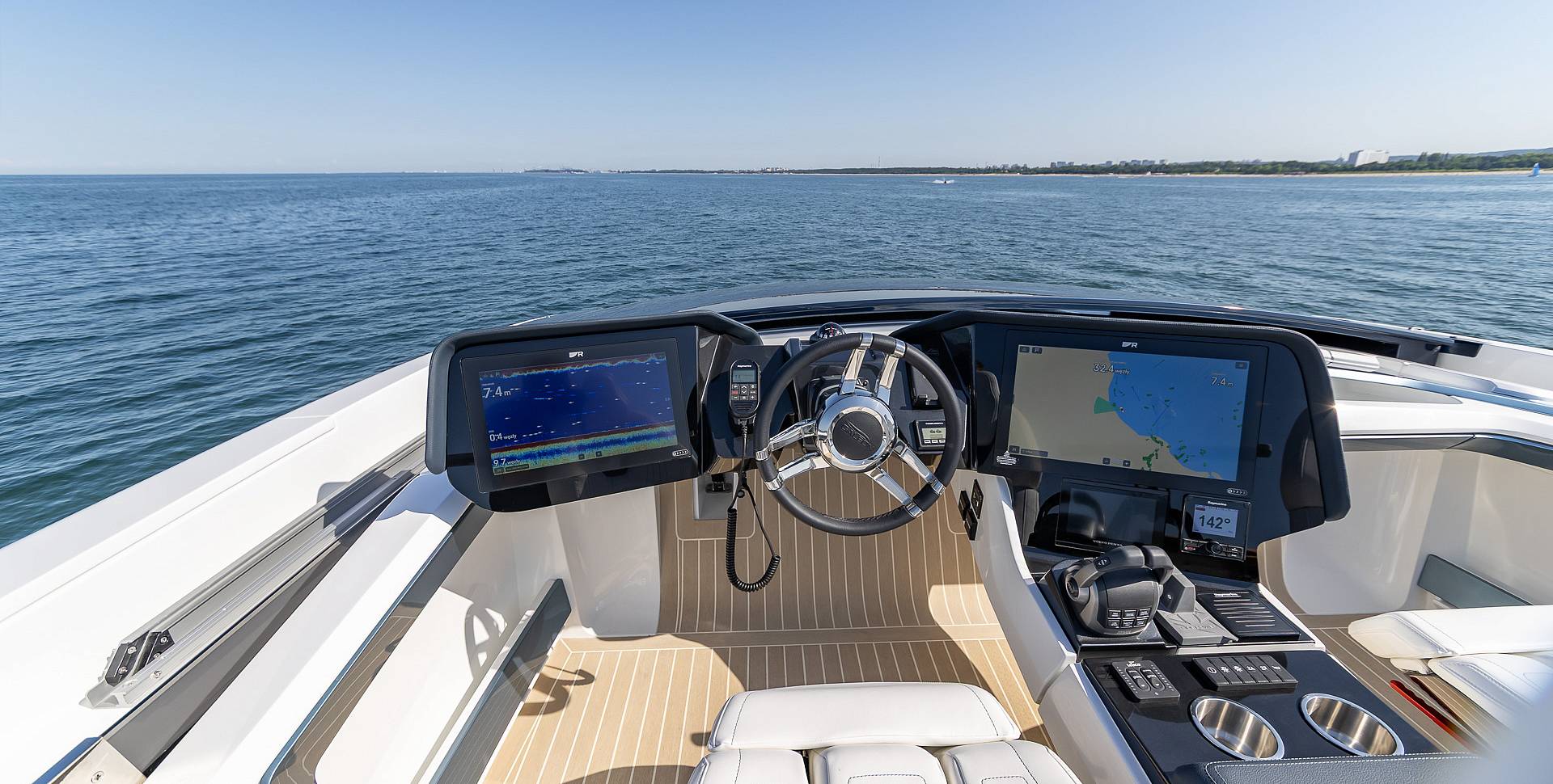 Яхта GALEON 570 SKY