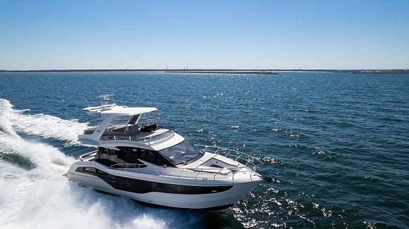 Яхта GALEON 500 FLY