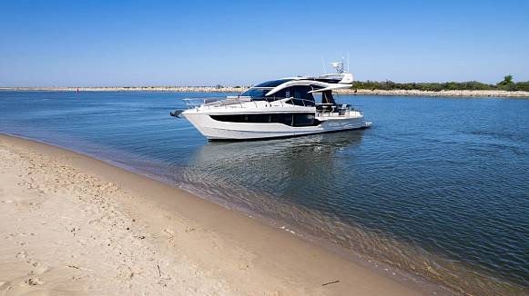 Яхта GALEON 510 SKY