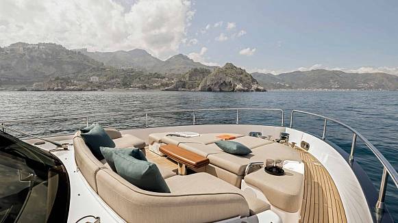 Яхта AZIMUT MAGELLANO 60