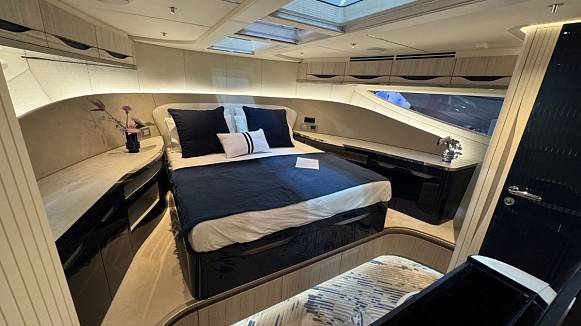 Яхта GALEON 640 FLY